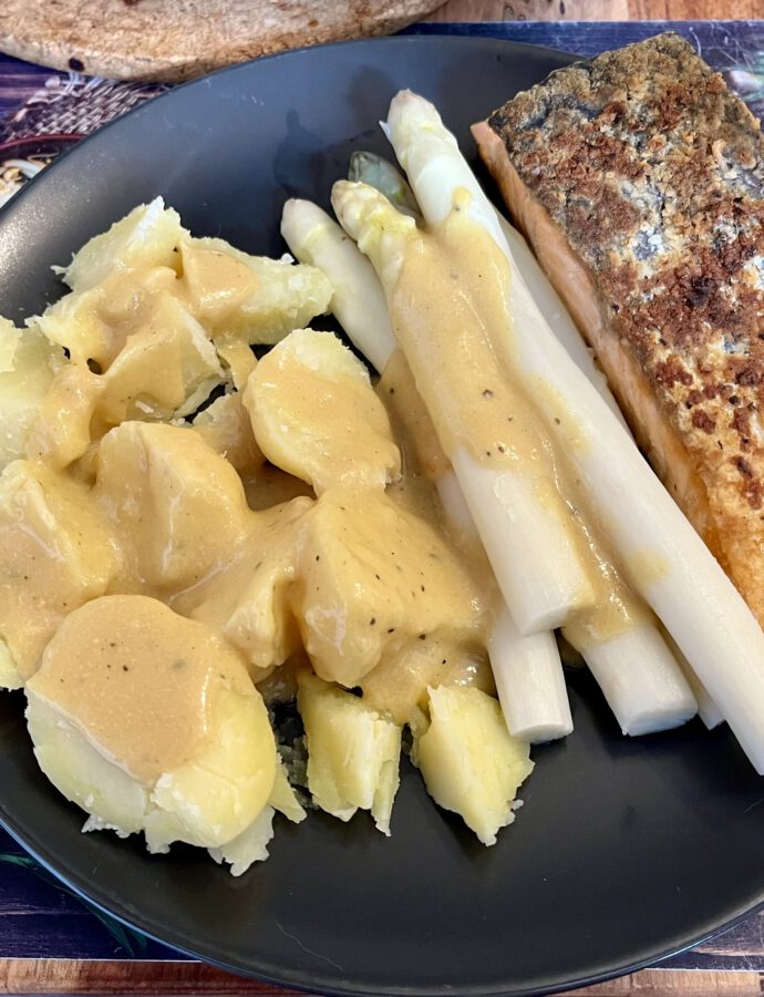 Spargel mit Erdnuss-Senf-Sauce