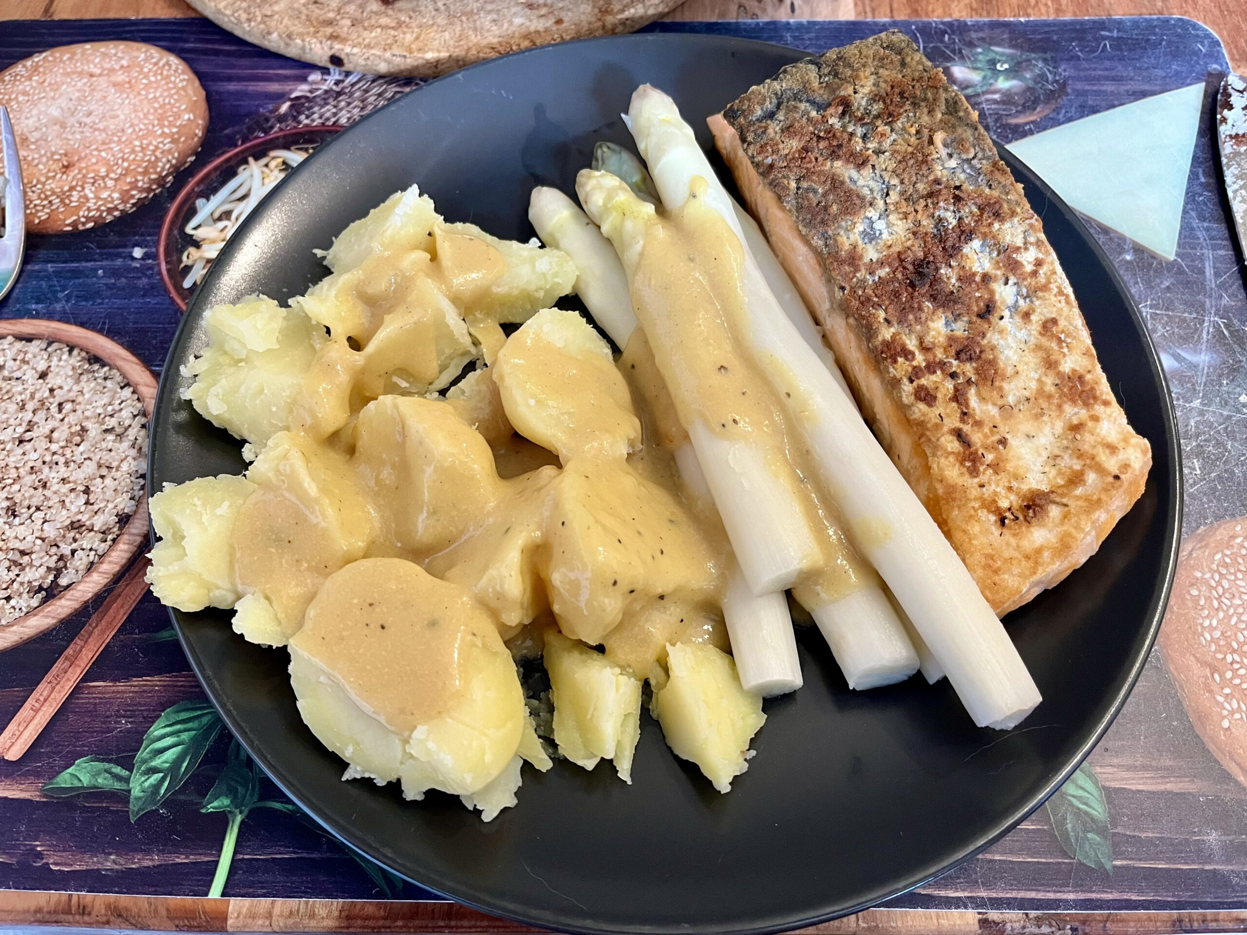 Spargel mit Erdnuss-Senf-Sauce